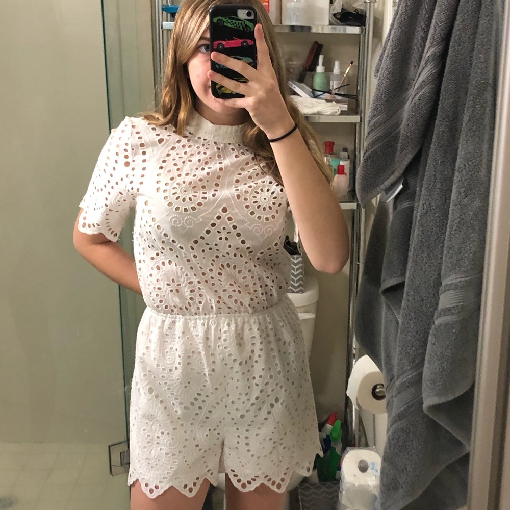 WHITE LACE ROMPER